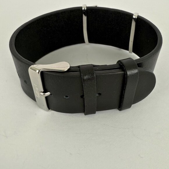 Gullkunst Geometric Leather Bracelet | Contemporary Icelandic Design - Picture 6 of 9